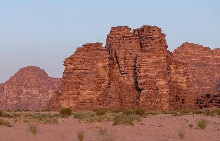 شاهد بالصور "جبال حسمى الرملية".. جمال مكنون في سِجل التاريخ السعودي