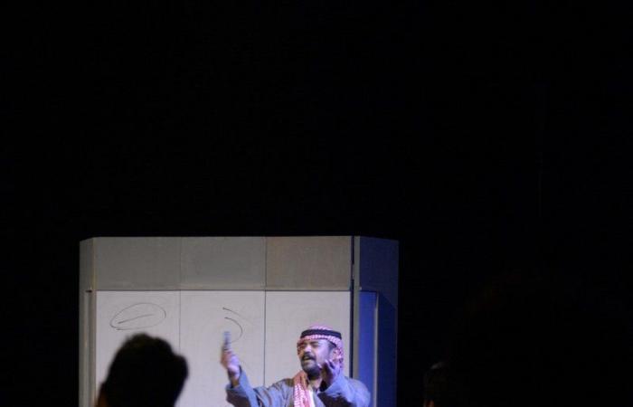شاهد "ملف إنجليزي".. أول مسرحية سعودية في الجائحة "مونودراما"