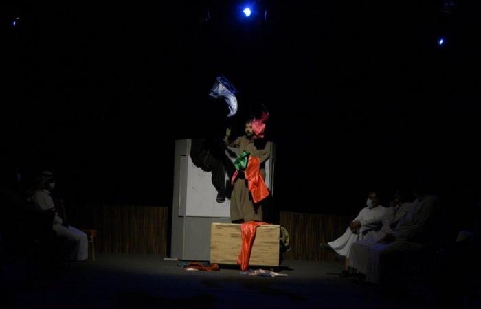 شاهد "ملف إنجليزي".. أول مسرحية سعودية في الجائحة "مونودراما"