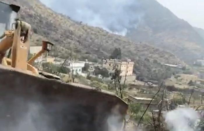 لليوم الثالث.. أبطال الدفاع المدني يواصلون جهودهم في إطفاء حريق "جبل عُمد" بثقيف