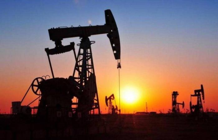النفط يهبط مع انحسار التوقعات الاقتصادية وتزايد إصابات كورونا