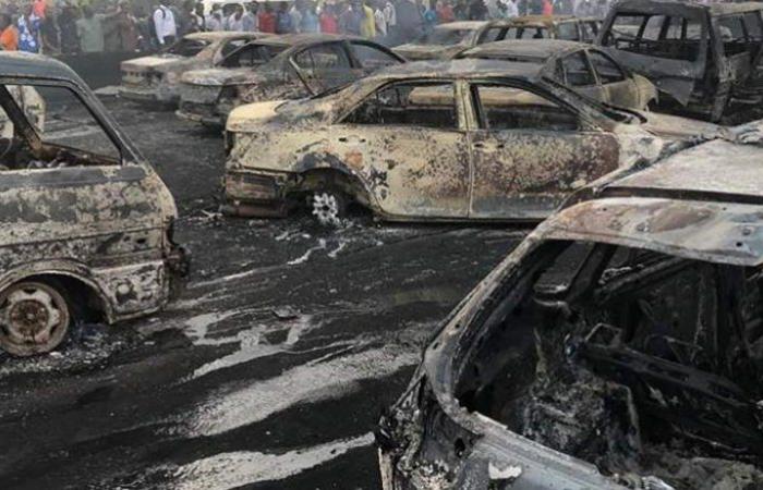 شاهد.. لحظة احتراق شاحنة وقود ومقتل 23 شخصًا في نيجيريا