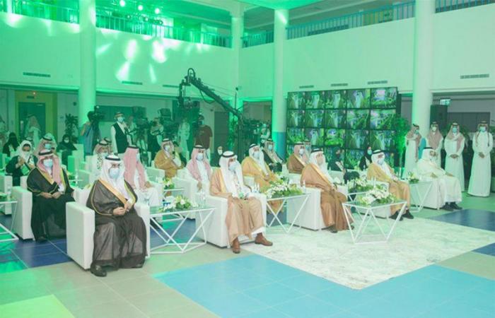 أمير الرياض يتفقد المدرسة الافتراضية ويرعى احتفال "التعليم" باليوم الوطني الـ 90