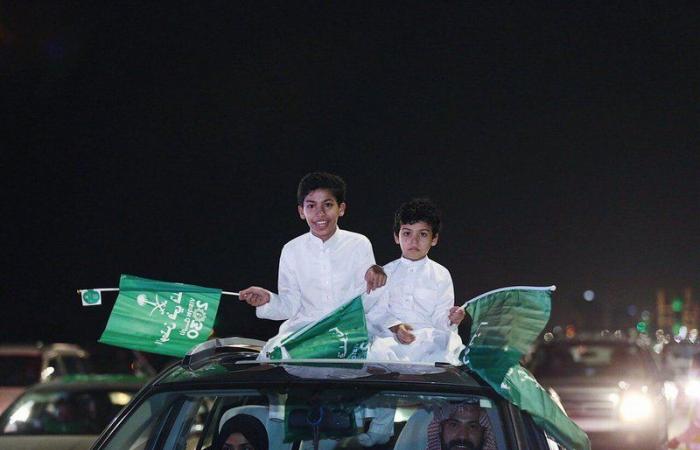 بالصور .. "تحيا السعودية" تزين احتفالات المنطقة الشرقية باليوم الوطني