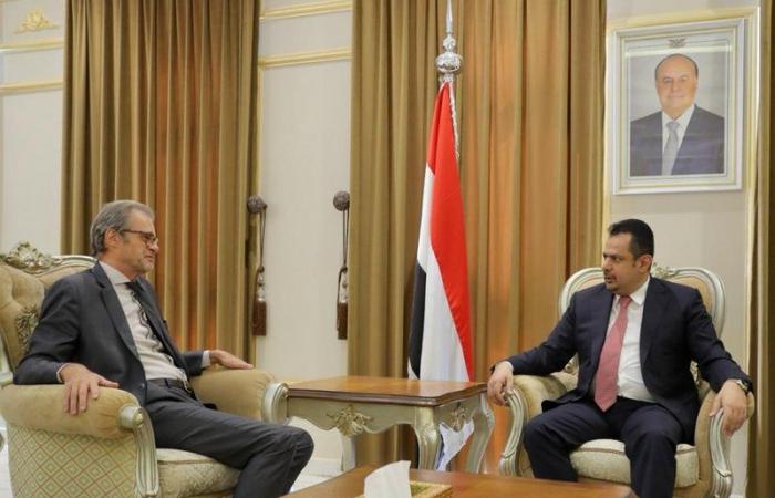 "عبد الملك" يبحث مع السفير الفرنسي آلية تسريع تنفيذ اتفاق الرياض وتشكيل الحكومة اليمنية الجديدة