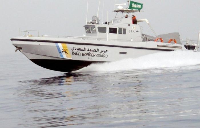 حرس الحدود ينقذ 6 مواطنين تعطل قاربهم بالمدينة المنورة
