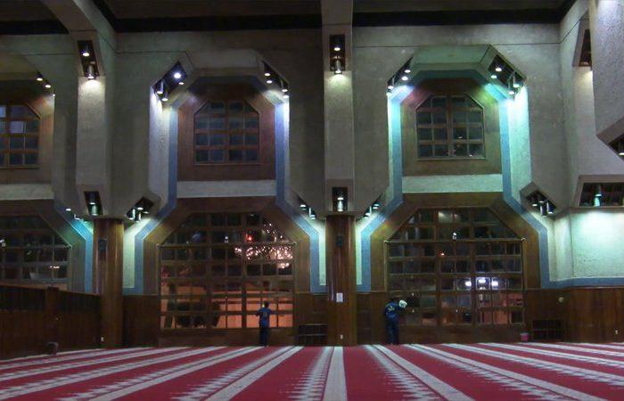 بالفيديو.. شاهد كيف يتم تُعقِّم "الإسلامية" مسجد التنعيم تزامنًا مع عودة العمرة تدريجيًا