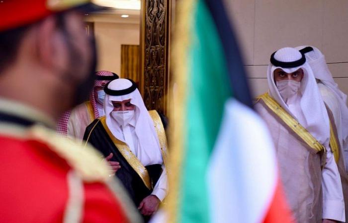 أمير الكويت يستقبل عدداً من الأمراء الذين قدموا التعازي في وفاة الشيخ صباح