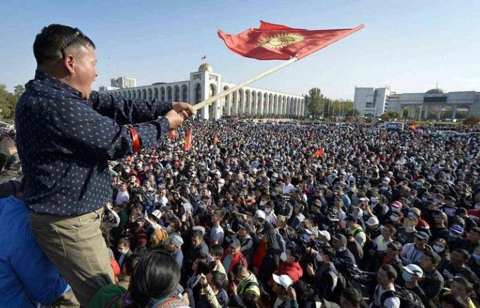المعارضة في قرغيزستان تعلن الاستيلاء على السلطة