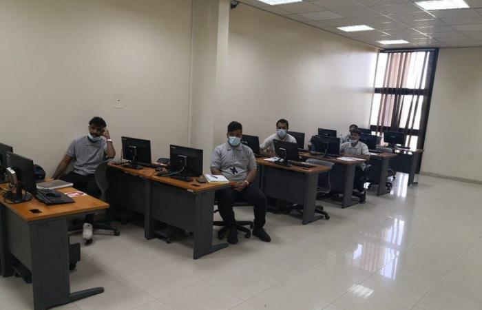 "كلية اتصالات الرياض" تطبق الإجراءات الاحترازية في الاختبارات بجميع الأقسام