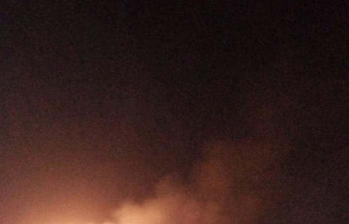 شاهد.. "مدني القوز" يخمد حريقاً بمقبرة المجيرمة بالحبيل أضرمه مجهولون