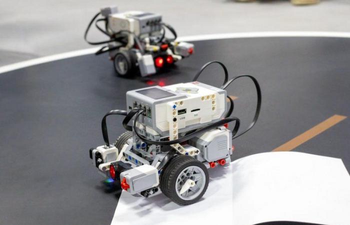 "تحكم" ينظم دورتين في أساسيات تصميم وبرمجة الروبوت والسيارات اللاسلكية