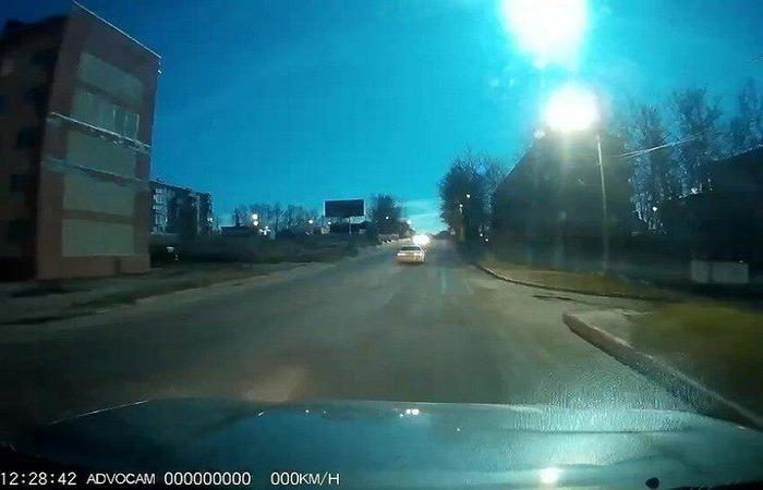 بالفيديو.. لحظة انفجار نيزك في سماء روسيا