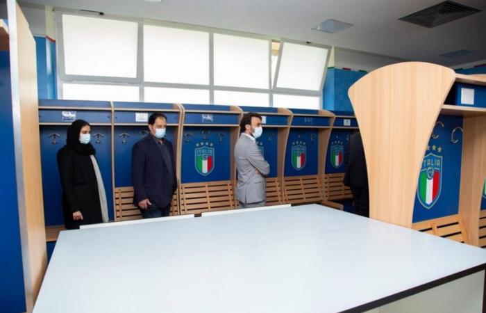 "الفيصل" يزور "بيت الآزوري" التابع للاتحاد الإيطالي لكرة القدم