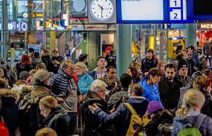 بسبب "تهديد إرهابي".. إخلاء محطة القطار الرئيسة في أوتريخت الهولندية