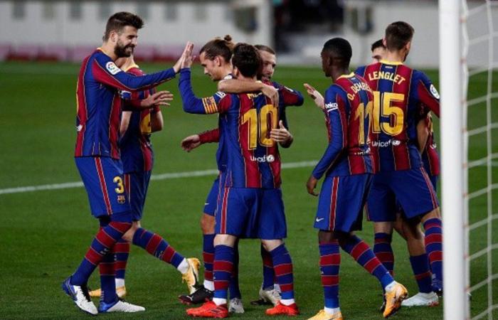 ميسي يقود برشلونة إلى فوز عريض على ريال بيتيس