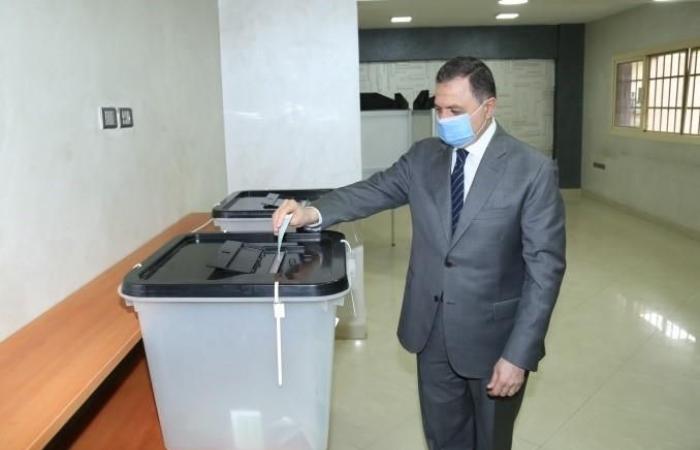 وزير الداخلية يدلى بصوته في انتخابات مجلس النواب-(صور)