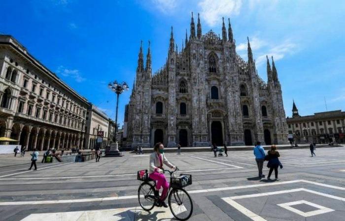 إيطاليا تسجل إصابات يومية جديدة قياسية تقترب من 41 ألف حالة