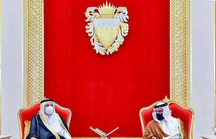 "منصور بن متعب" ينقل تعازي القيادة لملك البحرين في وفاة الأمير خليفة بن سلمان
