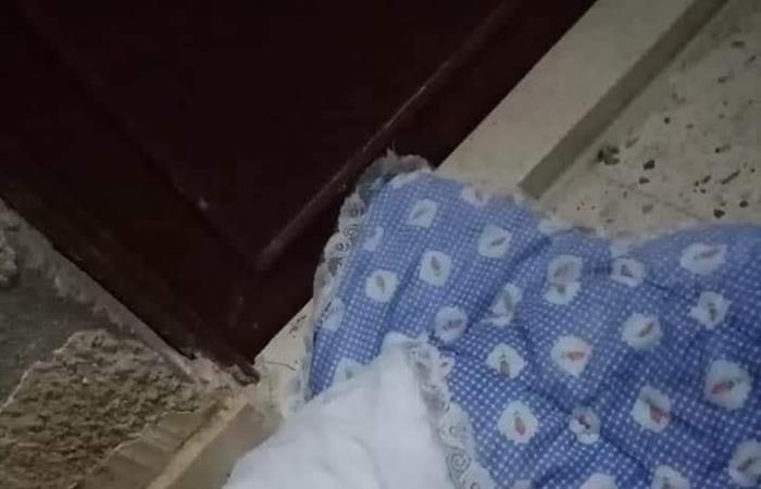 العثور على رضيعة مُلقاة في مدخل عمارة سكنية بالعاشر من رمضان