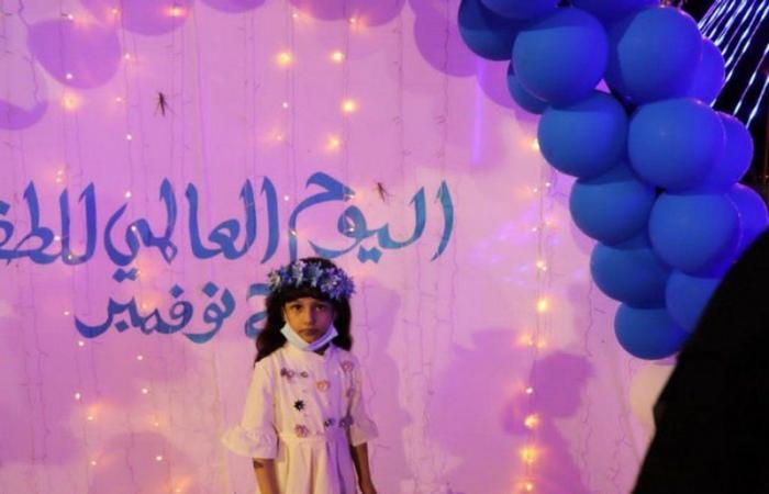بلدية صامطة تحتفل باليوم العالمي للطفل باللون الأزرق