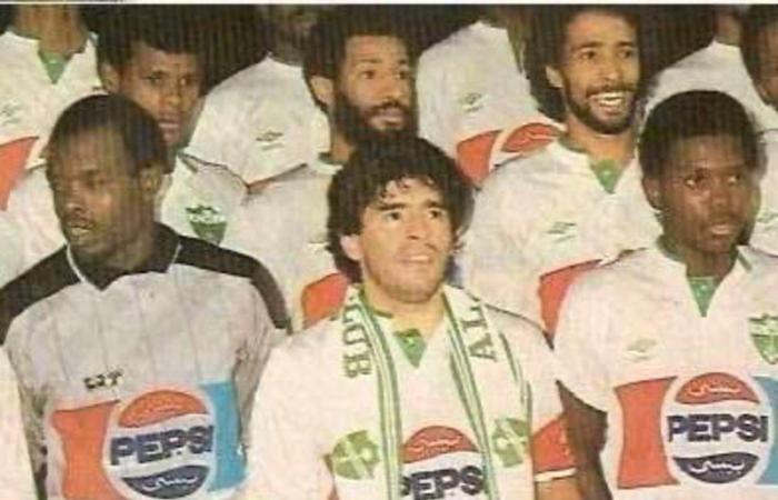 النادي الأهلي السعودي يتذكر "مارادونا" .. في اليوبيل الذهبي