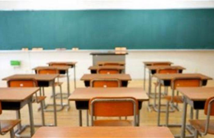 باكستان تغلق المدارس وتؤجل الامتحانات للحد من "كورونا"