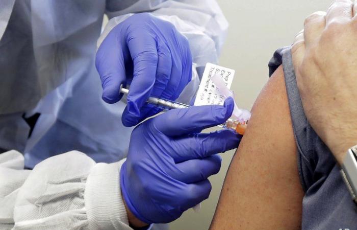 وسط شكوك في التطعيمات.. فرنسا تبدأ في طرح لقاح "كورونا" نهاية العام