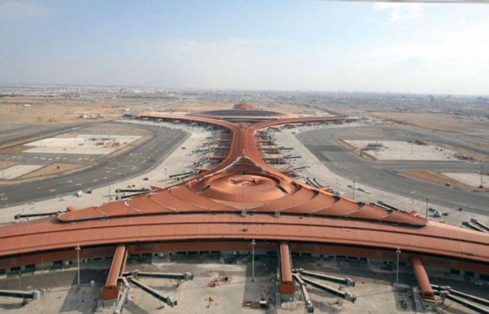 مطار الملك عبدالعزيز يؤكد انتظام حركة الملاحة: لم تتأثر بالحالة الماطرة