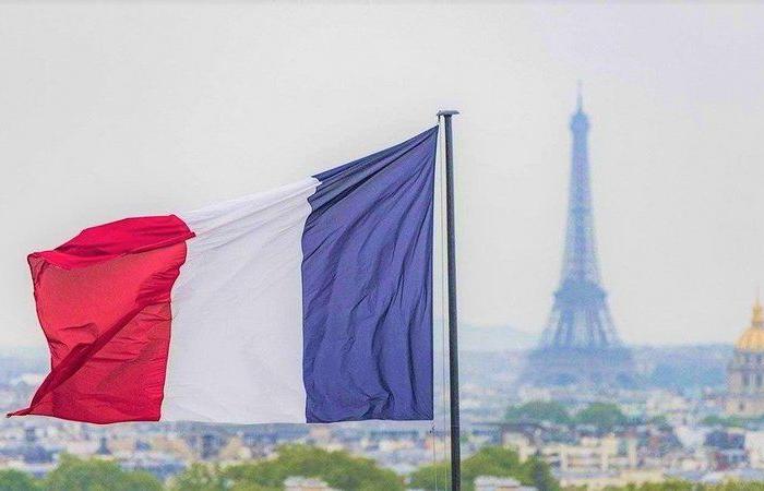 فرنسا تسجّل 4005 إصابات جديدة بكورونا و406 حالات وفاة