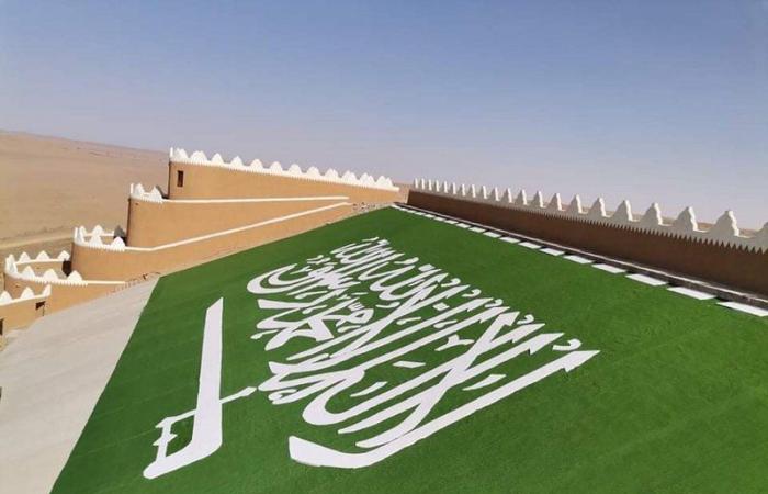 "بلدية القليبة" تنفِّذ أكبر مجسَّم عَلَم للسعودية بمنطقة تبوك