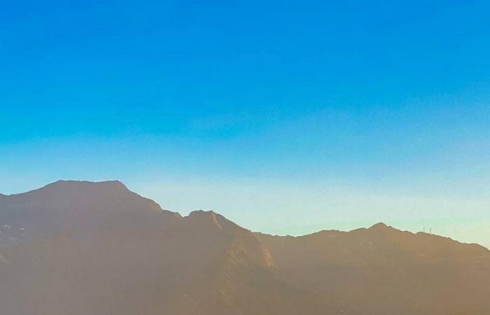 بالصور.. من فوق السحاب.. جمال الطبيعة في جبل "منجد"