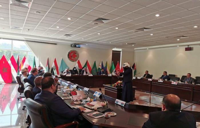 دبلوماسيون عرب يثمّنون دعم السعودية للهلال الأحمر والصليب الأحمر