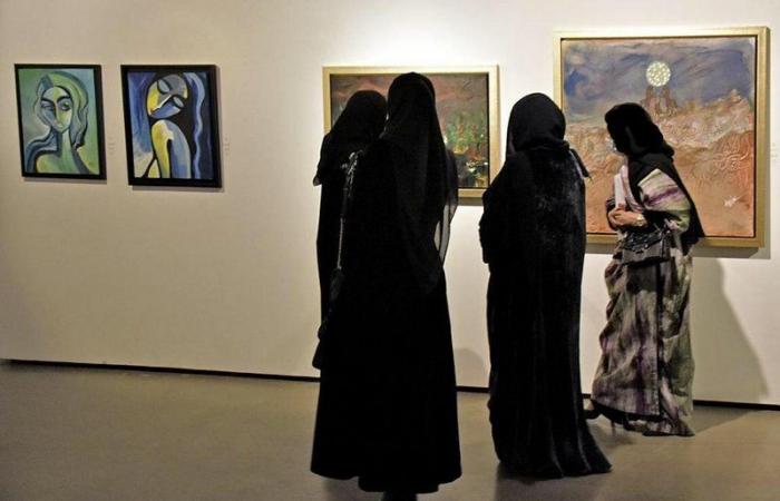 الرياض.. اختتام معرض "هن وهم نحن" بعرض لوحات تشكيلية