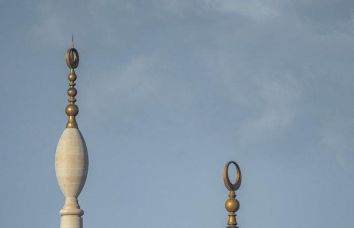 شاهد.. تميز وشموخ مآذن المسجد النبوي الشريف بهويتها المعمارية الإسلامية