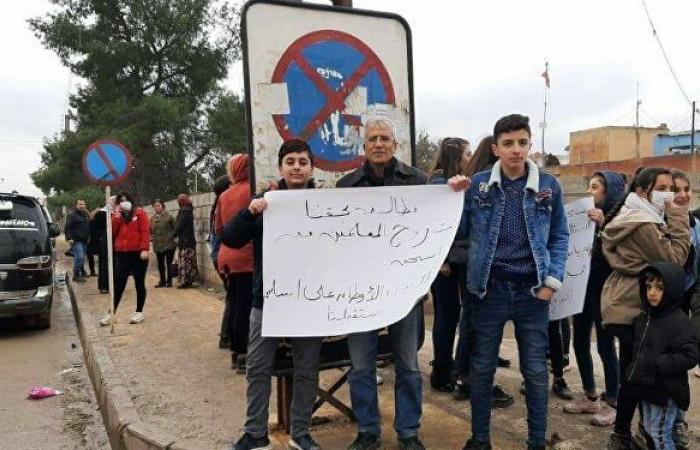 مسلحو "قسد" يعتقلون طلابا أكرادا أثناء مظاهرة مناهضة لاعتقال مدرسي المناهج السورية