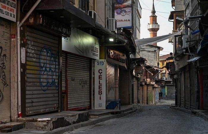 نائب معارض يرد على "أردوغان": عشرات الآلاف من المحال أغلقت بسبب كورونا