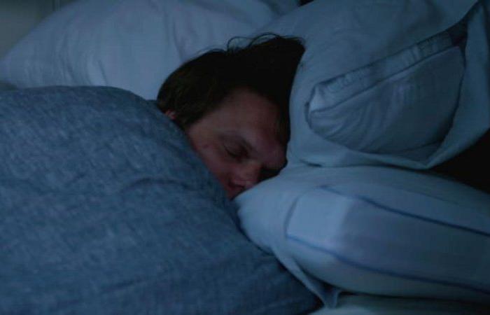 استشاري: النوم لفترات كافية يعزز المناعة ويقي من العدوى بـ"كورونا"