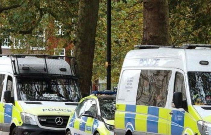 لندن.. تغريم 31 ضابط شرطة لـ"حلاقة شعرهم أثناء الإغلاق"