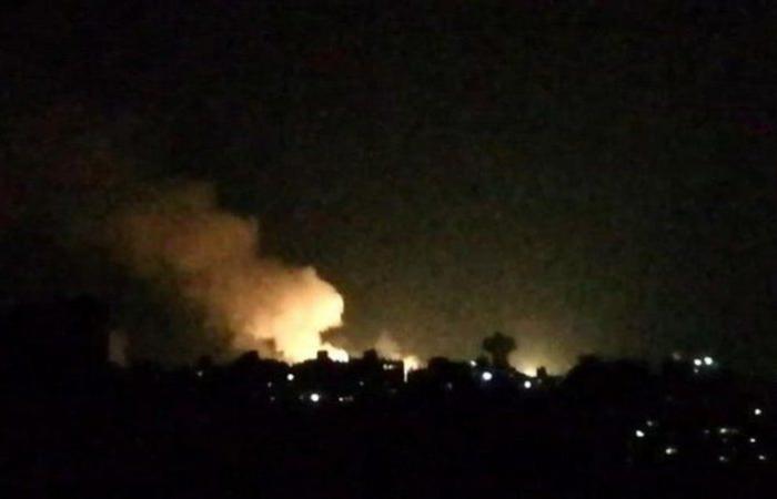 غارات إسرائيلية تستهدف محيط مطار دمشق ومواقع لحزب الله بالقنيطرة