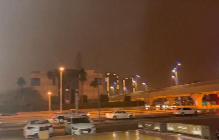 الرياض تشهد أمطاراً مسائية تنعش أجواءها الشتوية