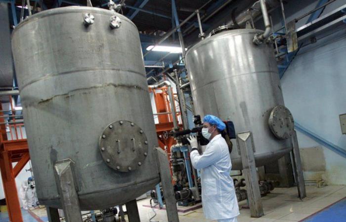 إيران تبدأ في تقليص عمل مفتشي "الطاقة الذرية"