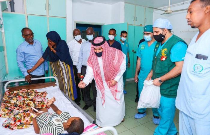 السفير السعودي في جيبوتي يزور مستشفى "بيلتييه"