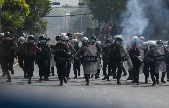 إطلاق نار واعتقالات.. انقلابيو ميانمار يشنون حملة قمع واسعة النطاق