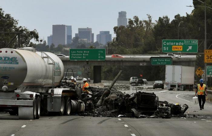 تصادم مركبات يزهق أرواح 12 أمريكيًا في كاليفورنيا