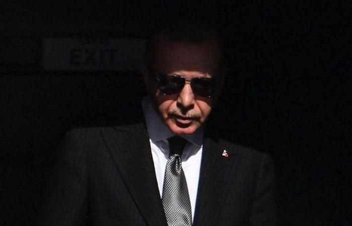 مقاطعة واتفاقات مهددة بالإلغاء.. لماذا عاد أردوغان للتقرب من "ماكرون"؟