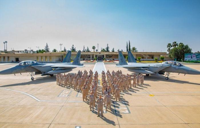قائد القوات الجوية الملكية السعودية يتفقد استعدادات المشاركين في تمرين علم الصحراء 2021