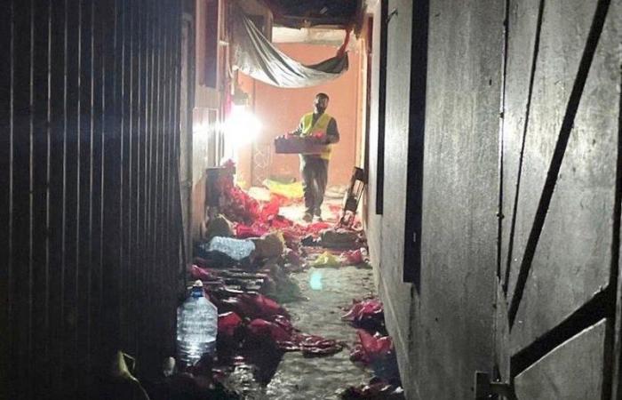 بلدية صفا جدة  تُغلق مستودعًا مخالفًا يخزن البصل بإحدى العمائر السكنية