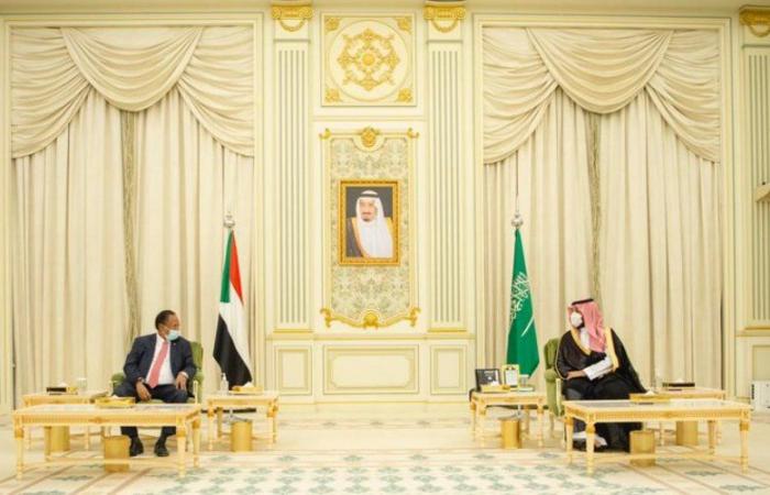 ولي العهد يستعرض مع رئيس الوزراء السوداني العلاقات الثنائية وسُبل تطويرها
