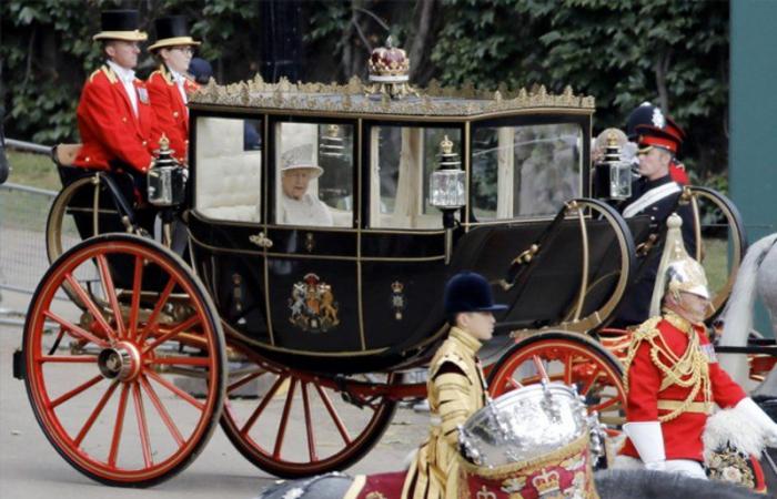للسنة الثانية على التوالي.. "كورونا" يحرم ملكة بريطانيا من العرض العسكري لعيد ميلادها